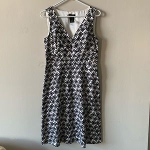 - Spense black and white mod flower sheath dress (q)